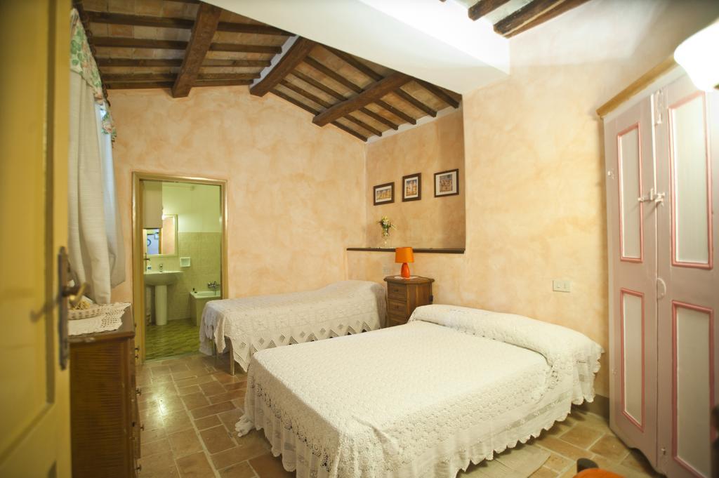 Casa Castellina Pensionat Foligno Værelse billede